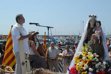 Ofici i benedicció durant la festivitat del Carme, juliol del 2011 Procedència: Premsa (Autor:Mercè Pérez Espinar)