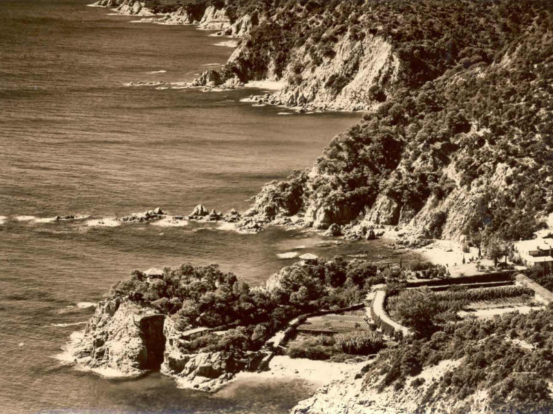 Punta de Canyet i platja, cap al 1960 AMSFG. Col·lecció Josep Escortell (Autor: Meli)