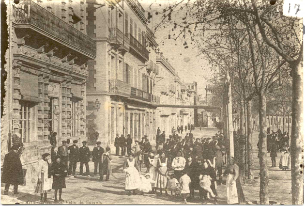 Vista general del Passeig del Mar, cap a principis del segle XX. Arxiu Municipal de Sant Feliu de Guíxols.