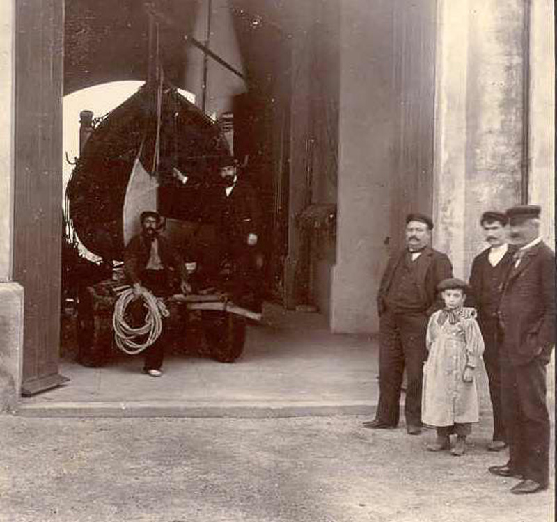 Interior del Salvament cap al 1900. AMSFG. Col·lecció Espuña-Ibáñez. (Autor desconegut).