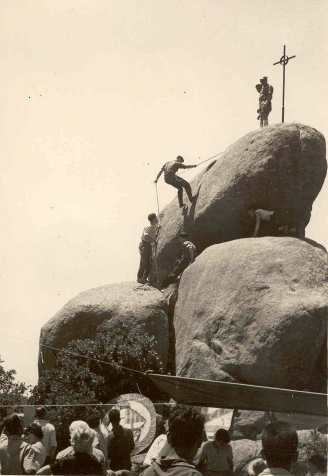 Reposició de la creu de Pedralta, 26 de maig del 1960 AMSFG. Col·lecció Espuña-Ibáñez (F. Bosch)