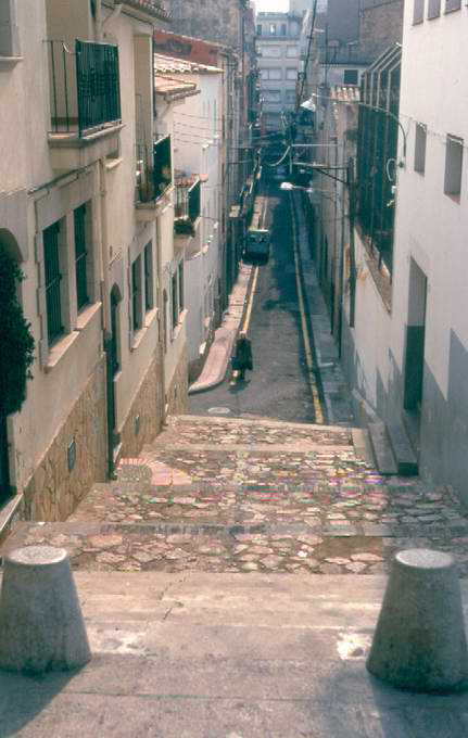 Vista del carrer de la Penitència des del xamfrà amb el carrer Francesc Romaguera, l’any 2000. AMSFG. Col·lecció Municipal d’Imatges (Autor: Jordi Gallego Caldas)